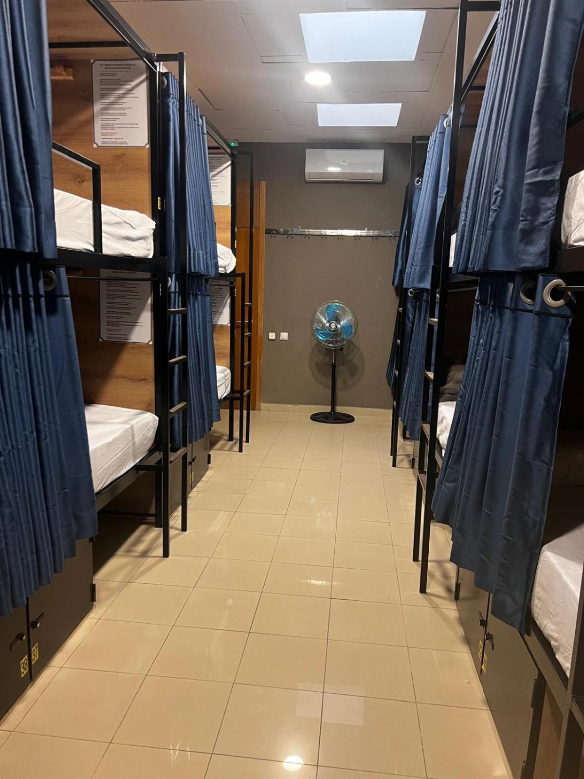Hostel Estrella 20 مدريد المظهر الخارجي الصورة