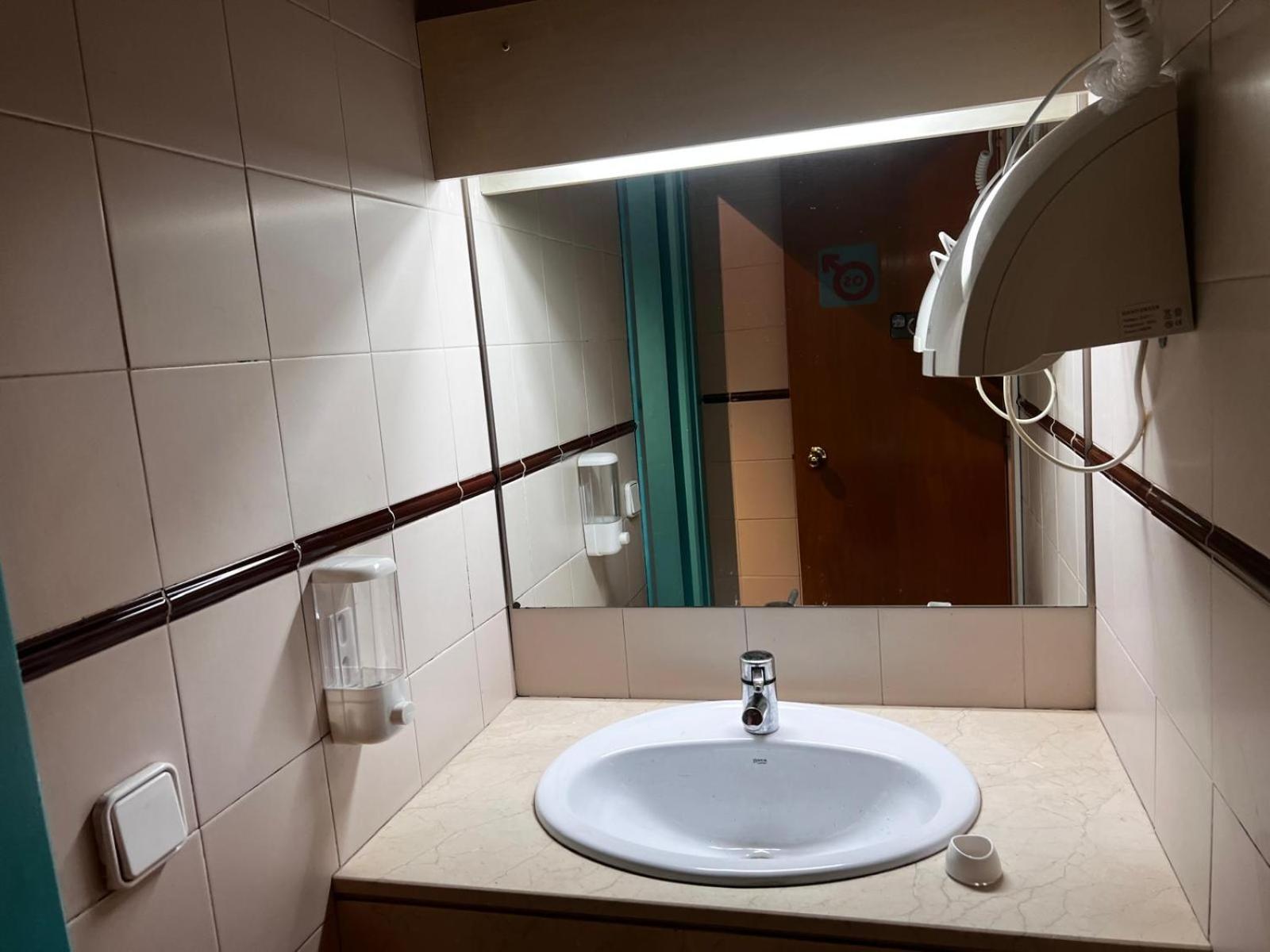 Hostel Estrella 20 مدريد المظهر الخارجي الصورة