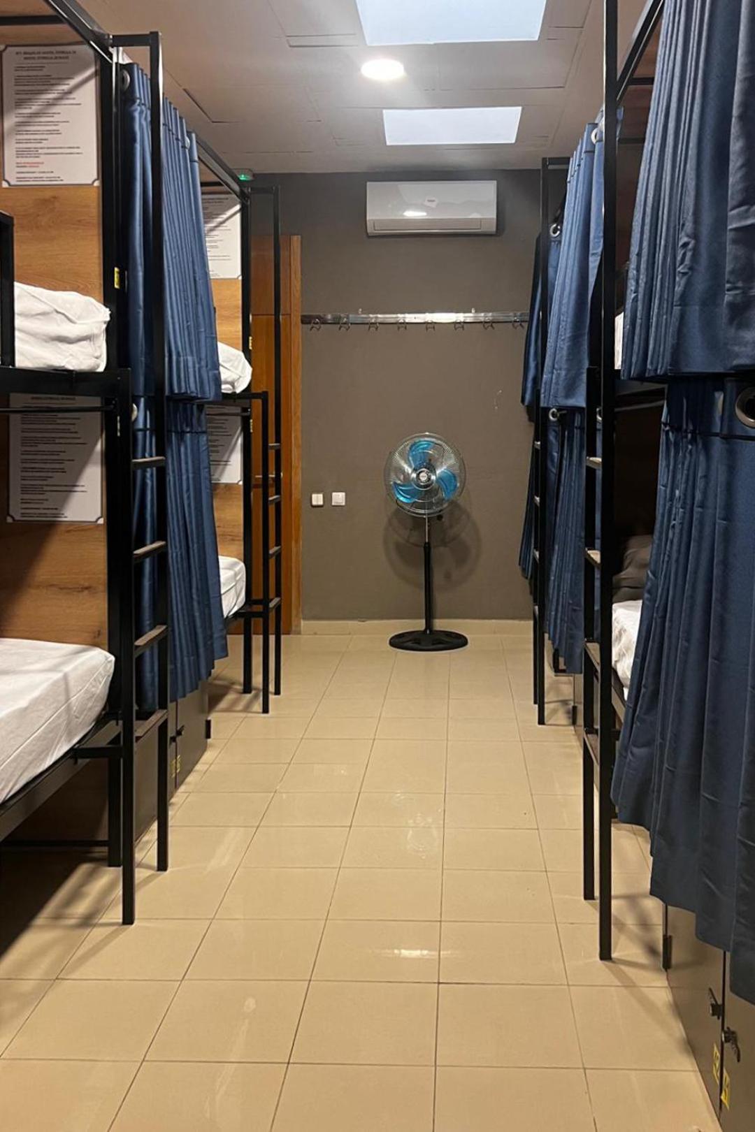 Hostel Estrella 20 مدريد المظهر الخارجي الصورة